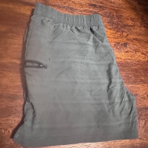 L.L. Bean Moisture Wicking Trail Shorts - Picture 4 of 4